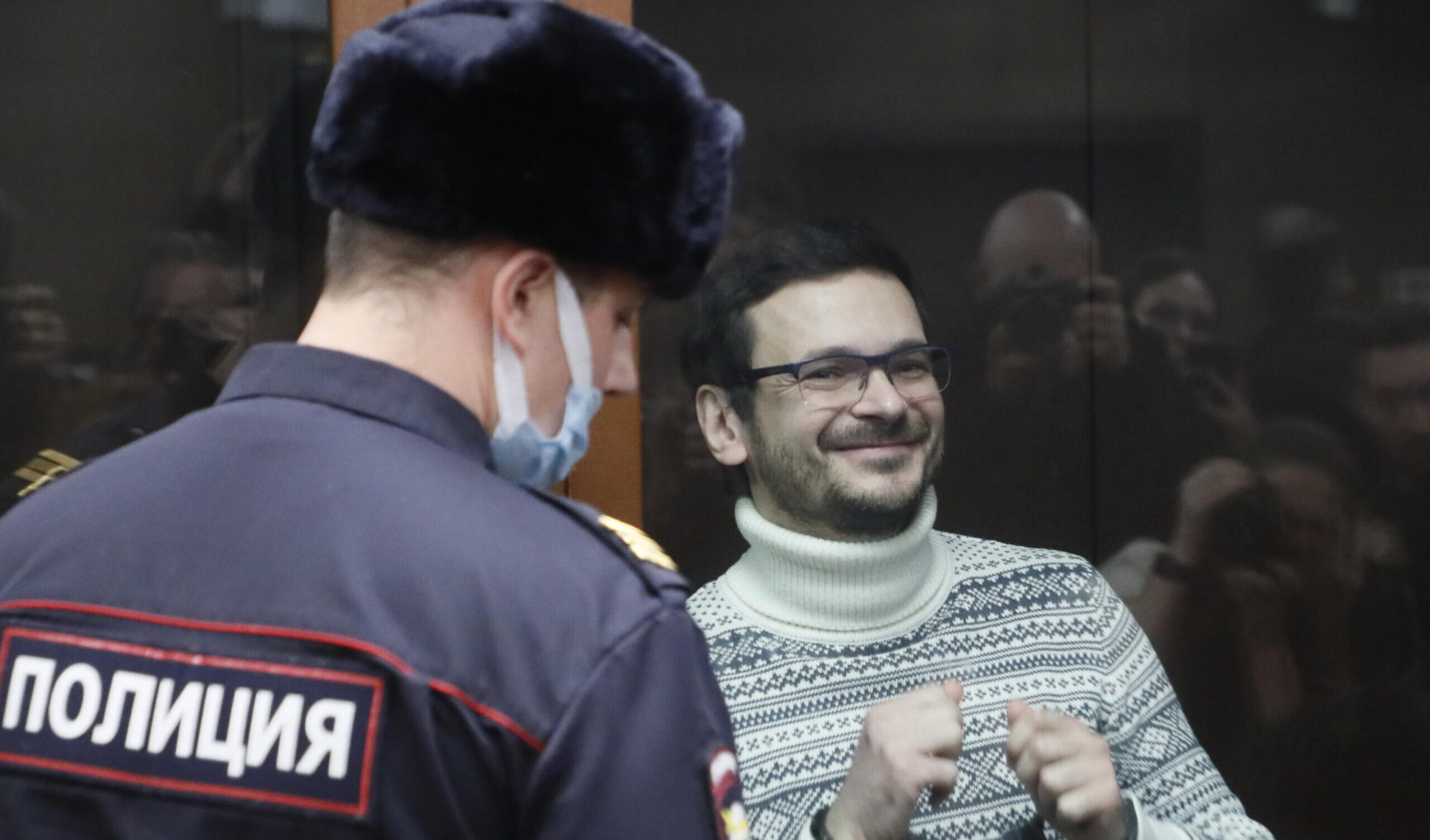Mosca, Ilya Yashin condannato a 8 anni per aver parlato della strage russa di Bucha