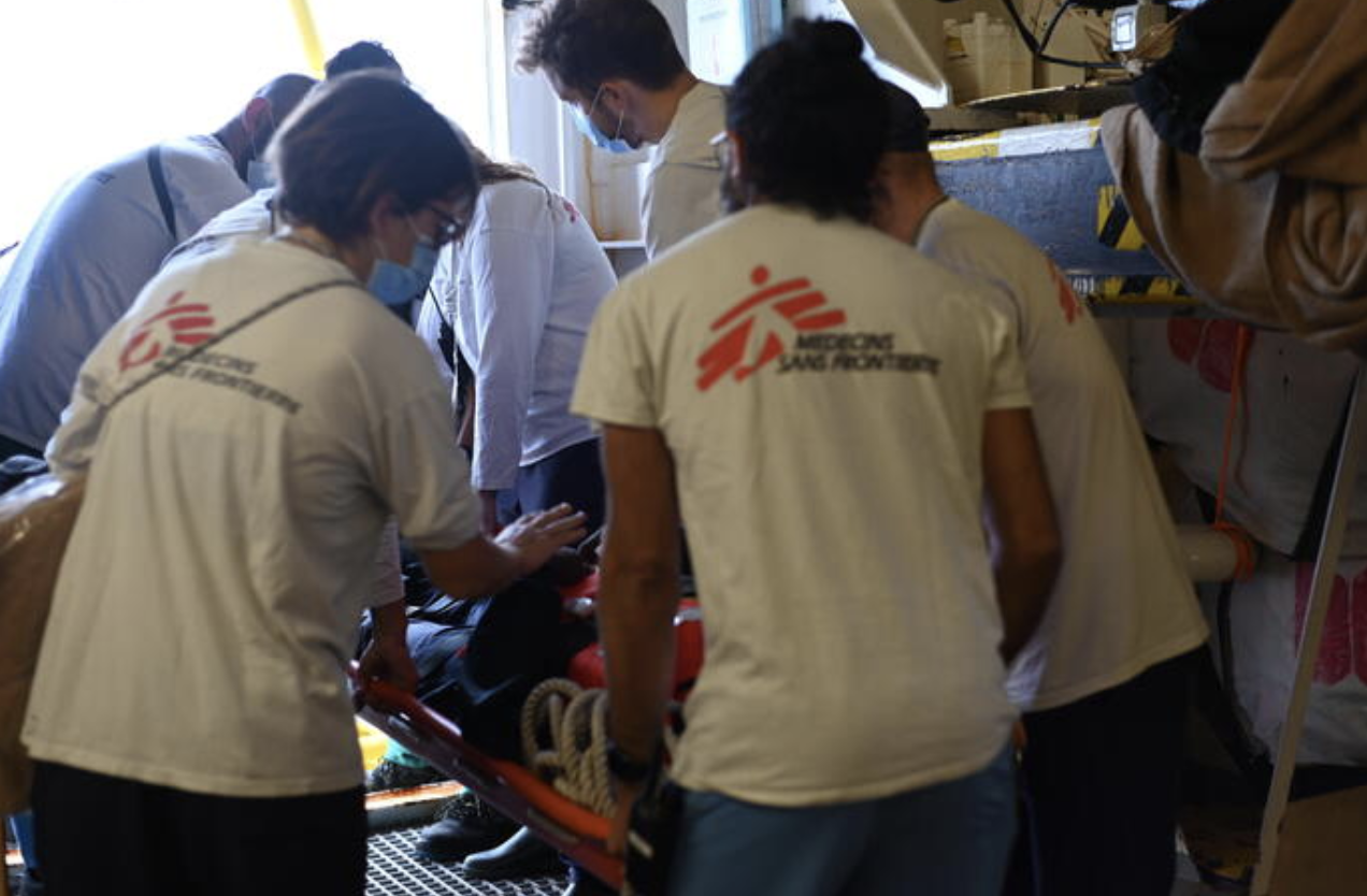 La Ong di Medici Senza Frontiere Migranti, il governo Meloni apre i porti a tre navi Ong dopo gli schiaffi francesi (e tedeschi)