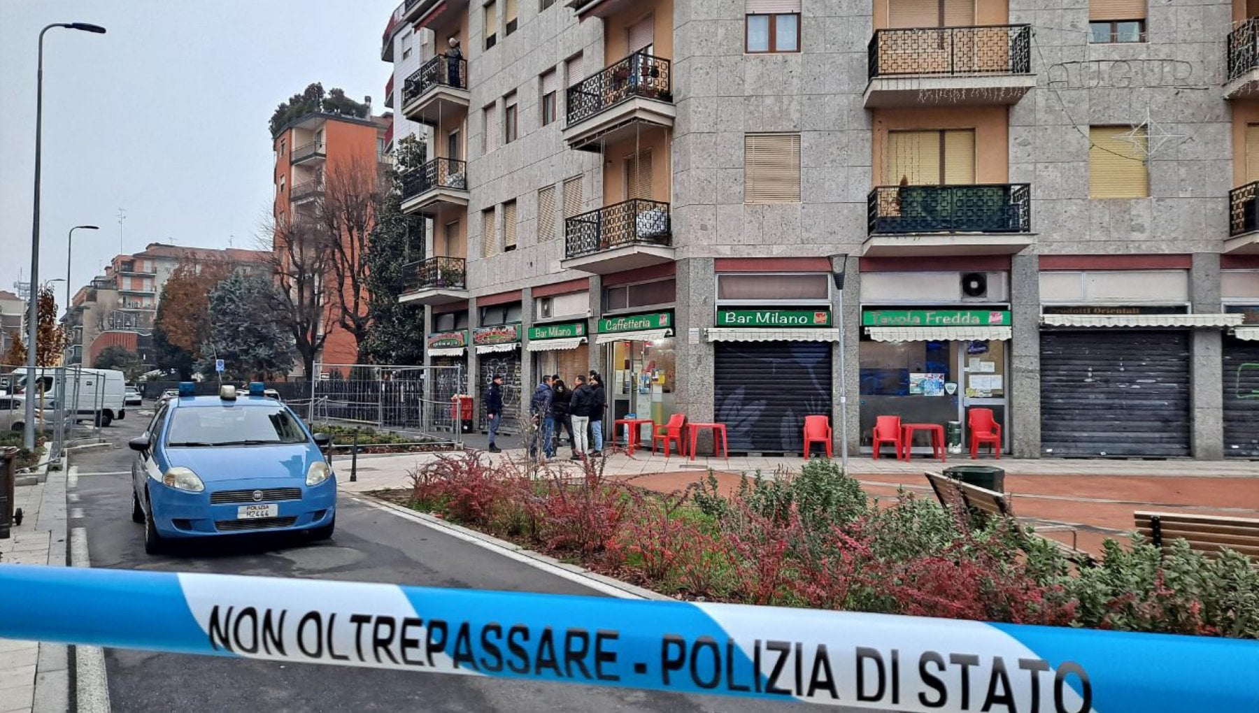 Corvetto, omicidio all'alba in un bar: ucciso il titolare cinese, si indaga sul movente