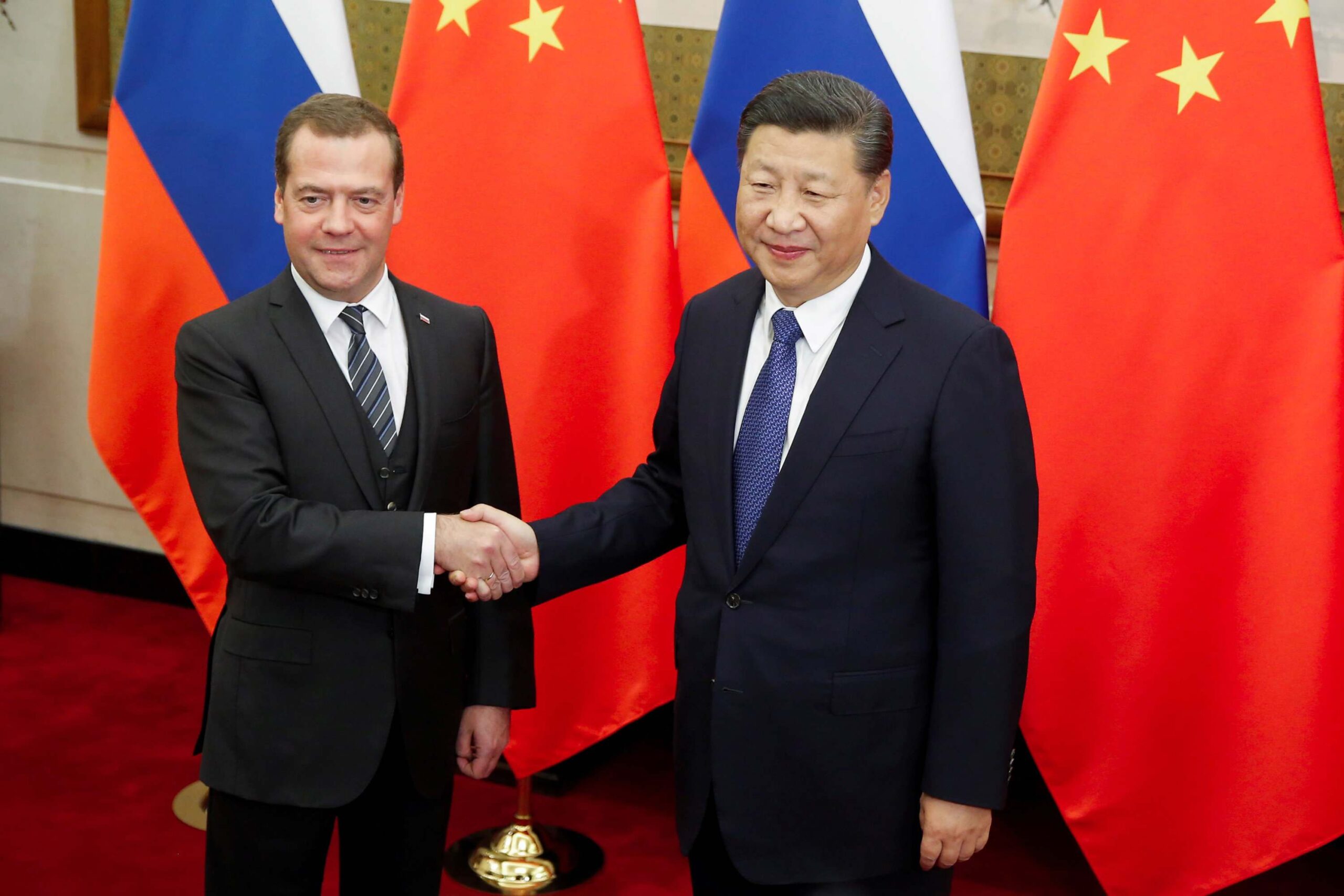 Ucraina, Medvedev, ha incontrato a Pechino Xi Jinping: i due danno del colloquio versioni diverse