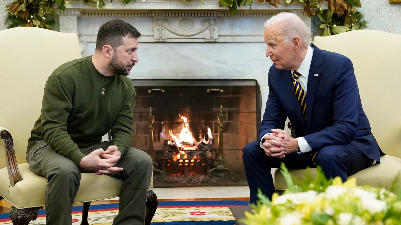 Ucraina, il piano Zelensky e i dubbi di Biden: tra 'vittoria sui russi' e 'pace giusta'