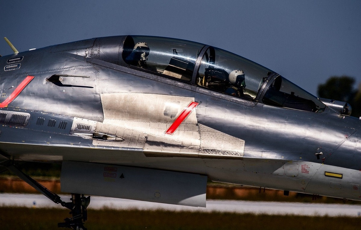 Cina, un caccia ha avvicinato un aereo militare Usa: sfiorato l'incidente