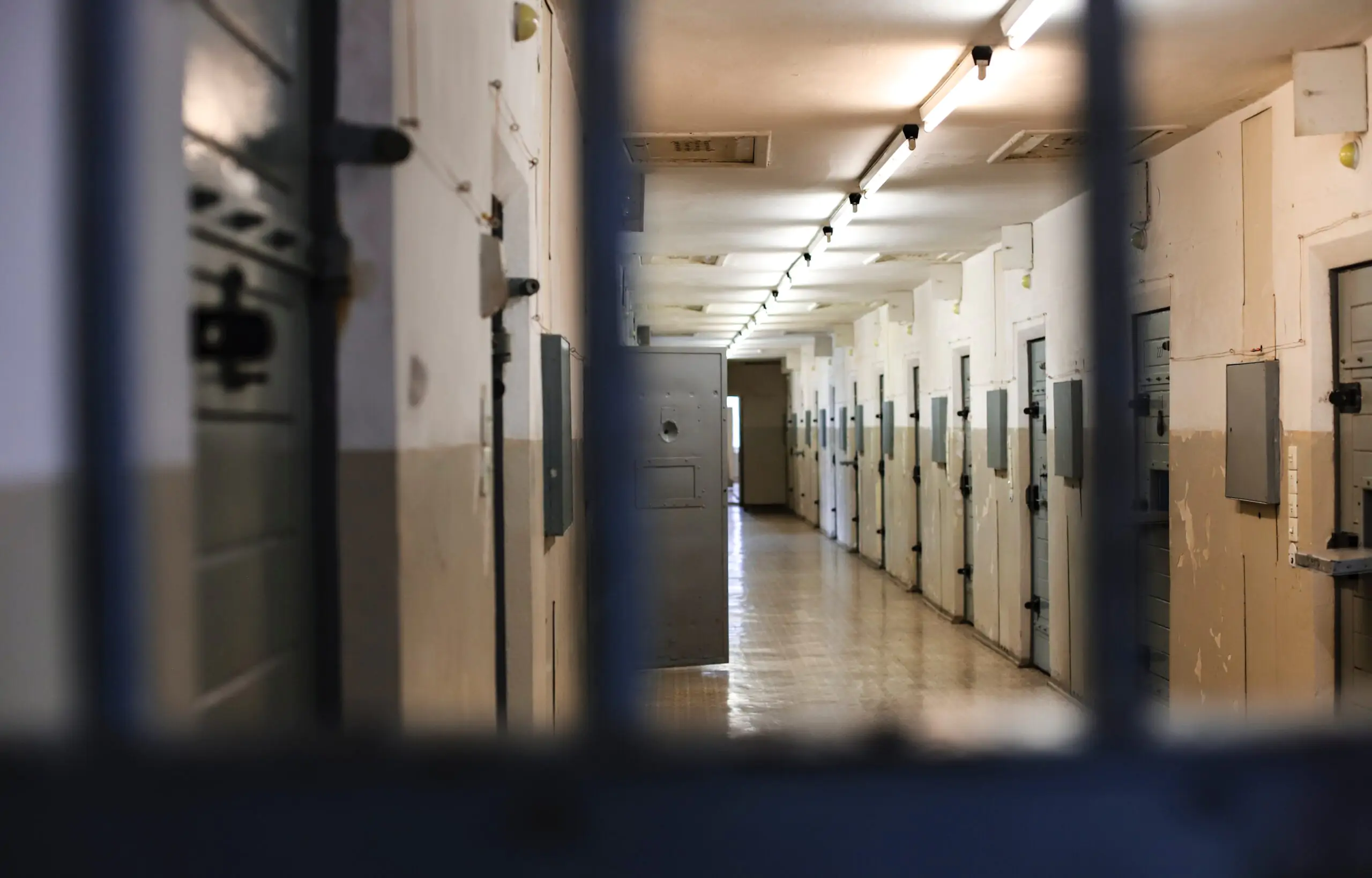 Carceri: 23 agenti penitenziari indagati anche per reato di tortura