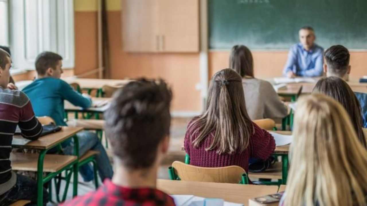 Ravenna, congedo mestruale per le studentesse del liceo: passerà in tutta Italia?