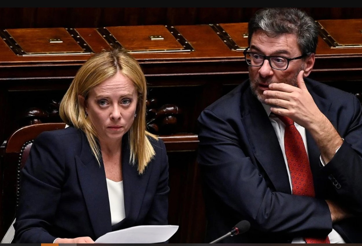 Il governo taglia le pensioni, ennesima marcia indietro della destra: "Scelta dolorosa"