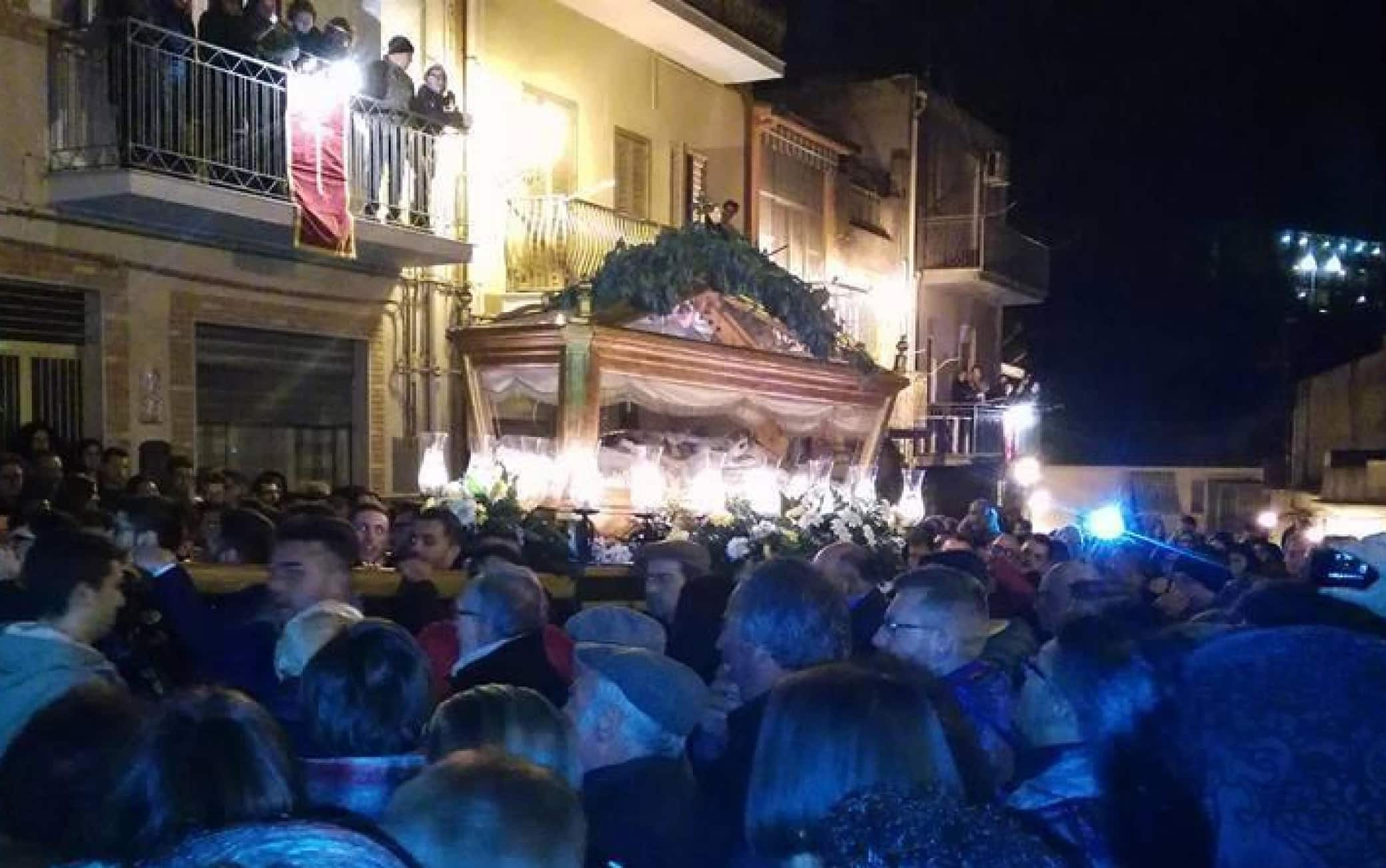 Processione con inchino alla casa del boss mafioso: 39 condanne