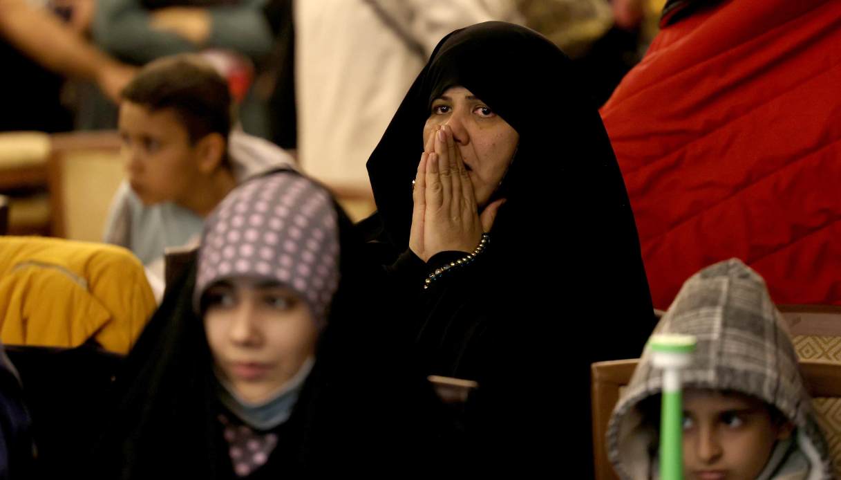 Fustigate, violentate: l'inferno iraniano è donna ma la resistenza continua