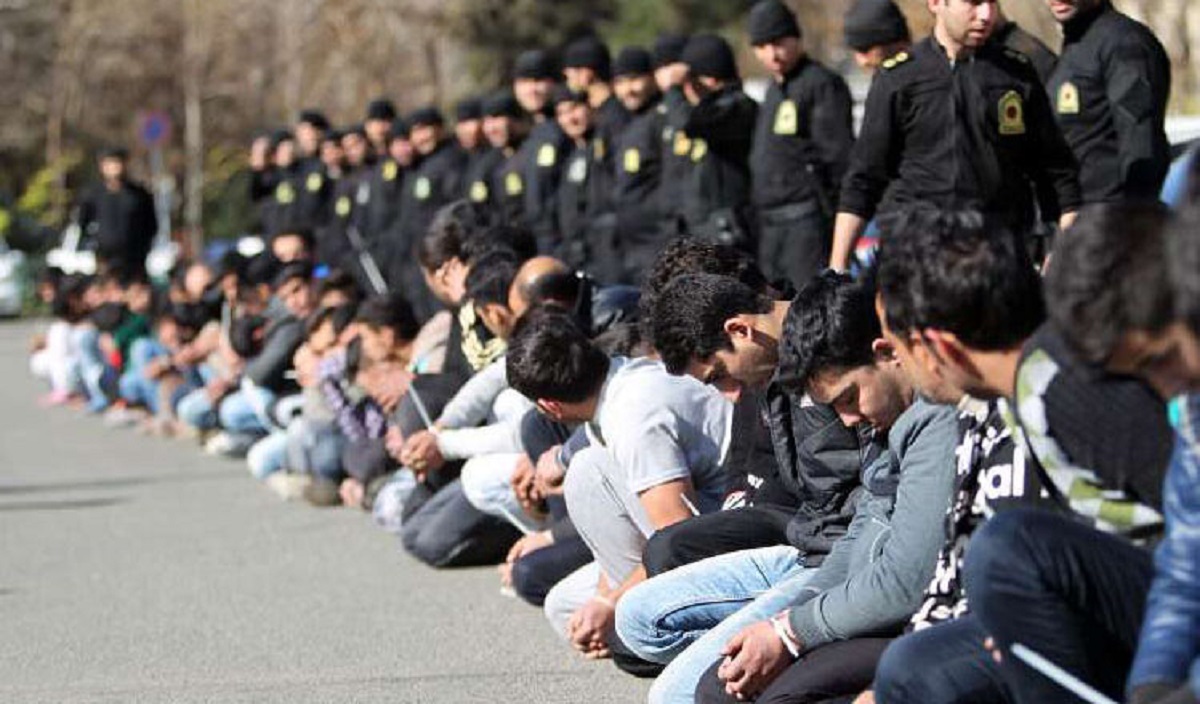 Iran, violenze sessuali sui manifestanti arrestati: la denuncia da brividi