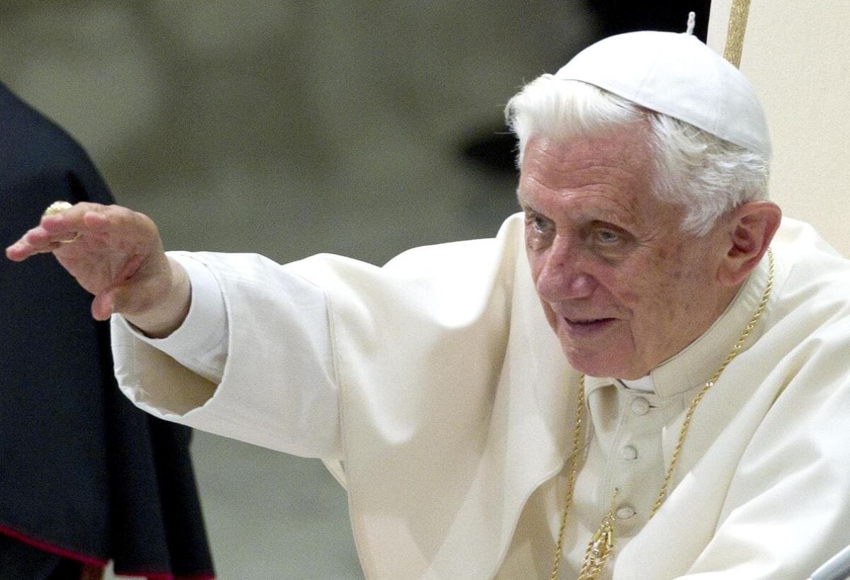 Cosa accade alla morte di un Papa dimissionario? C'è un solo precedente nella storia...