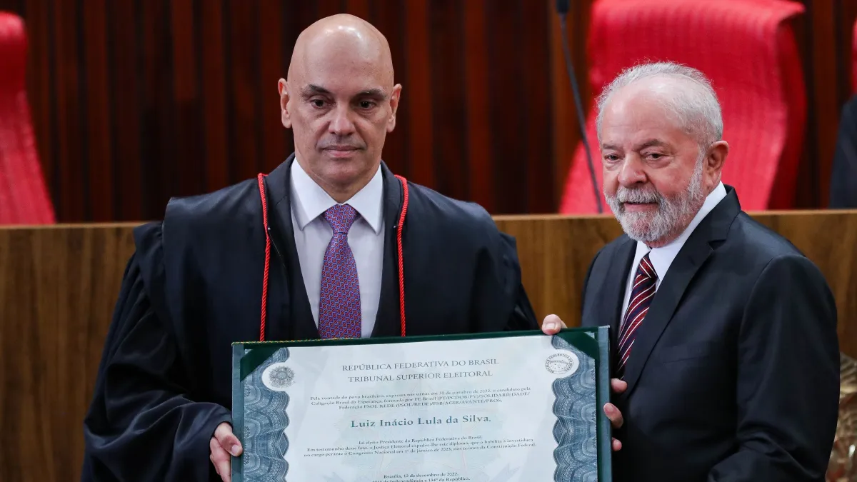 Lula riceve il certificato del "vincitore" e si emoziona: "Celebriamo la vera democrazia"