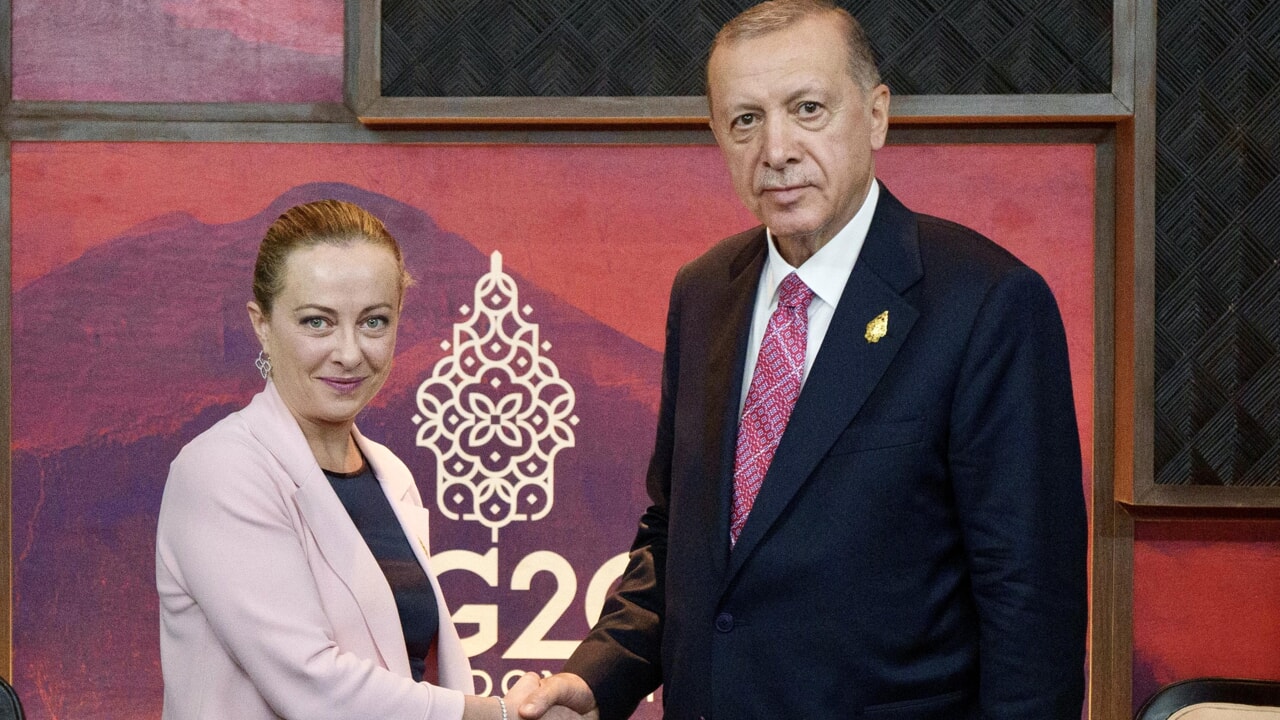 Giorgia Meloni a colloquio con Erdogan: "Hamas rilasci gli ostaggi e Israele dia tregua ai civili"