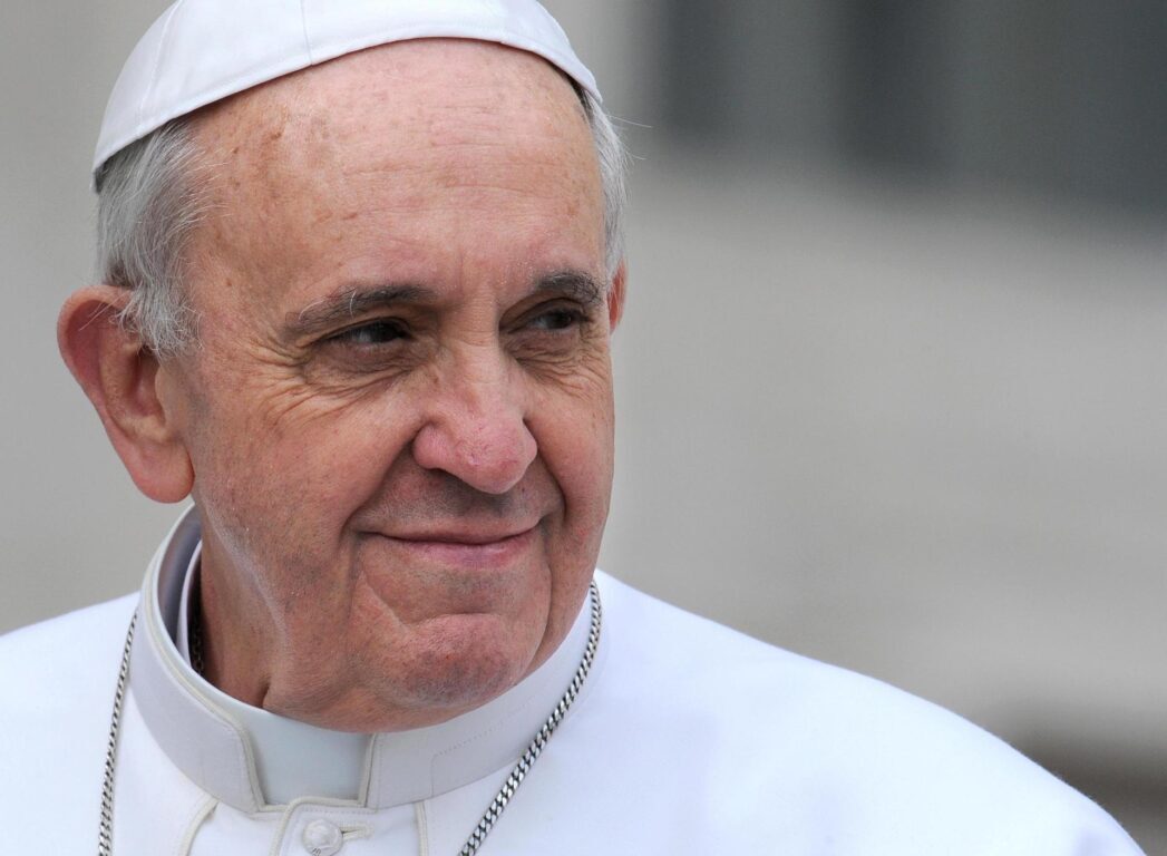 Papa Francesco sull' omosessualità come peccato: "Mi riferivo alla dottrina cattolica"