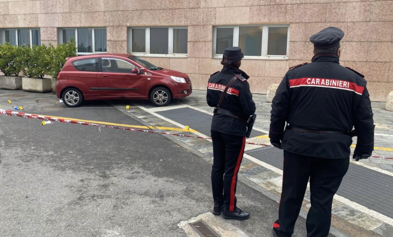 Aggredisce un medico con un machete per una lite stradale: arrestato il 62enne pregiudicato