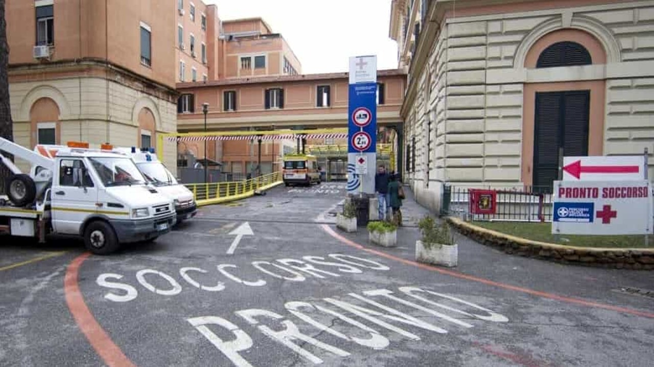 Violentò una tirocinante all'Umberto I, arrestato infermiere di 55 anni