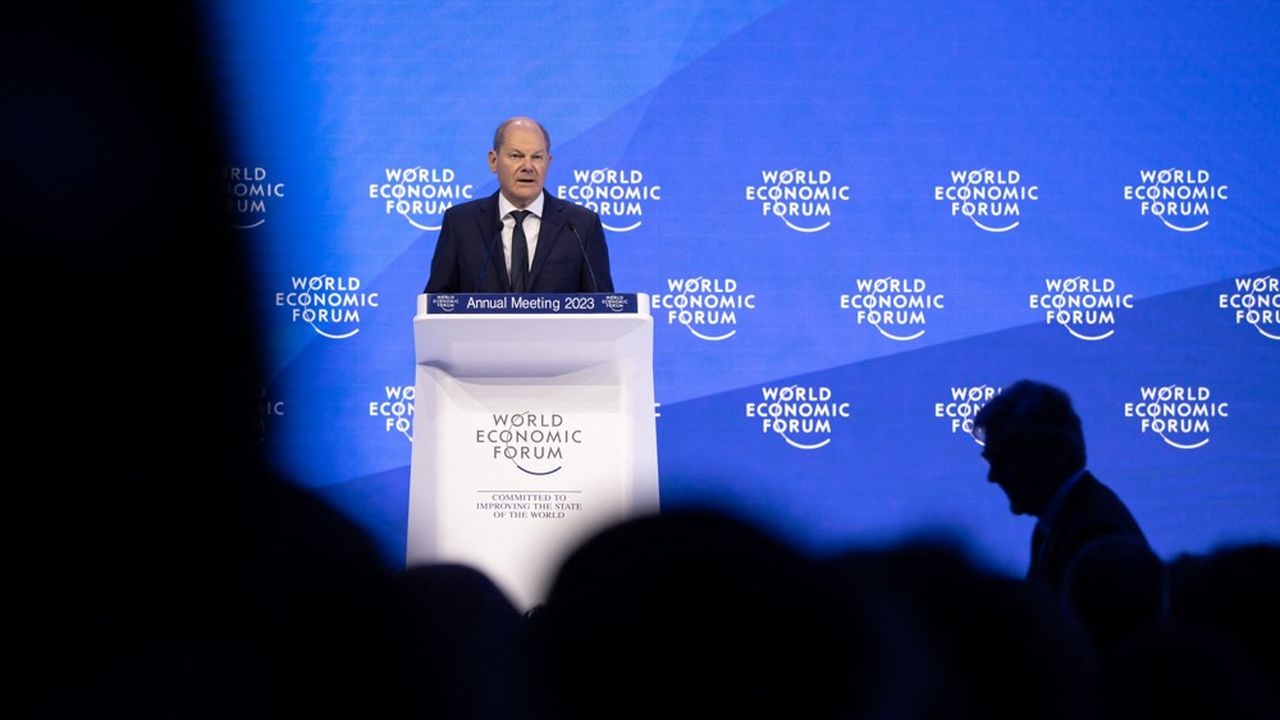 Scholz: "Putin prolunga la guerra nella speranza che l'Occidente non terrà duro"