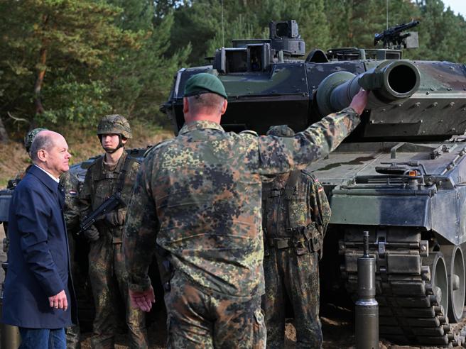 Il Cremlino alla Germania: "Sarete considerati responsabili anche se farete inviare il Leopard2 alla Polonia"