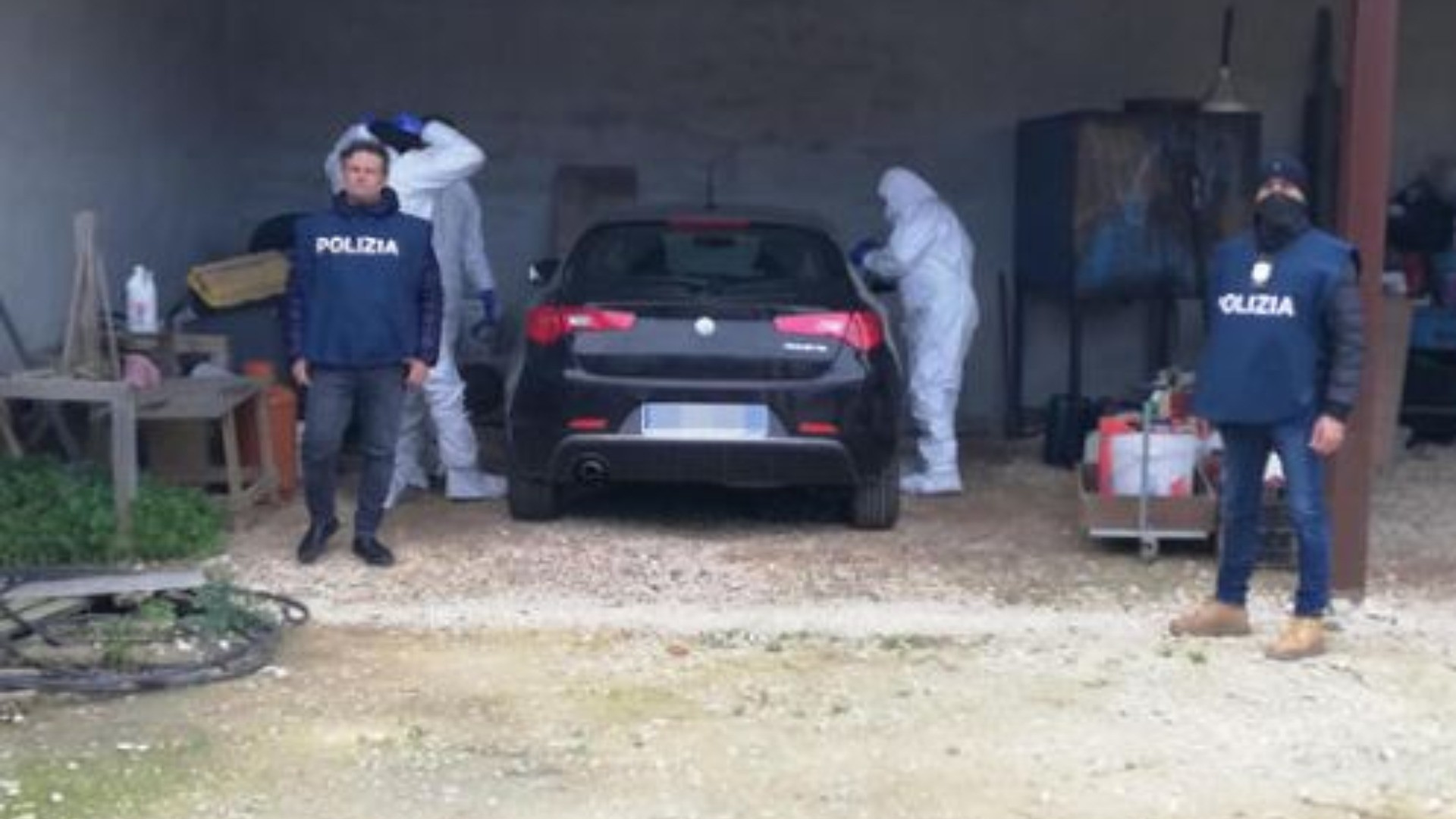 Trovata l'auto di Matteo Messina Denaro: era vicino alla casa dell'autista arrestato per favoreggiamento