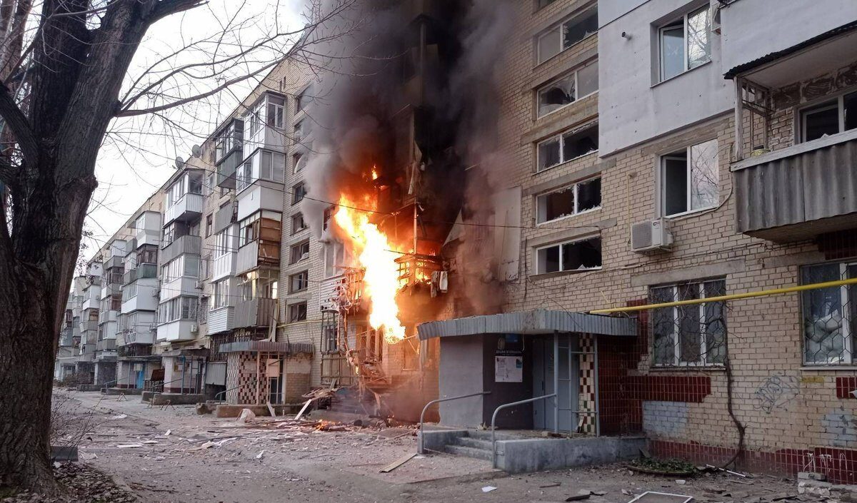 Gli 'obiettivi militari' di Putin: bombardata la sede della Croce Rossa di Kherson
