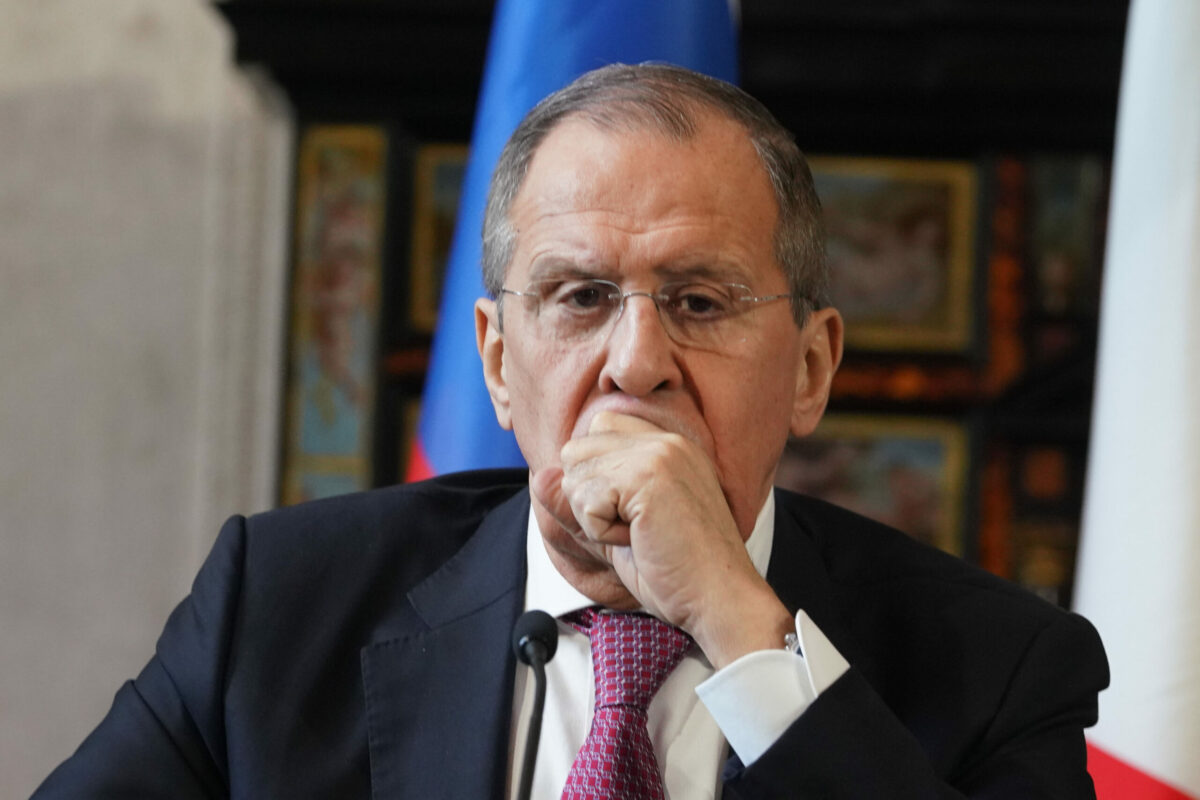 Lavrov e la fake news: "L'Occidente fornirà anche militari all'Ucraina"
