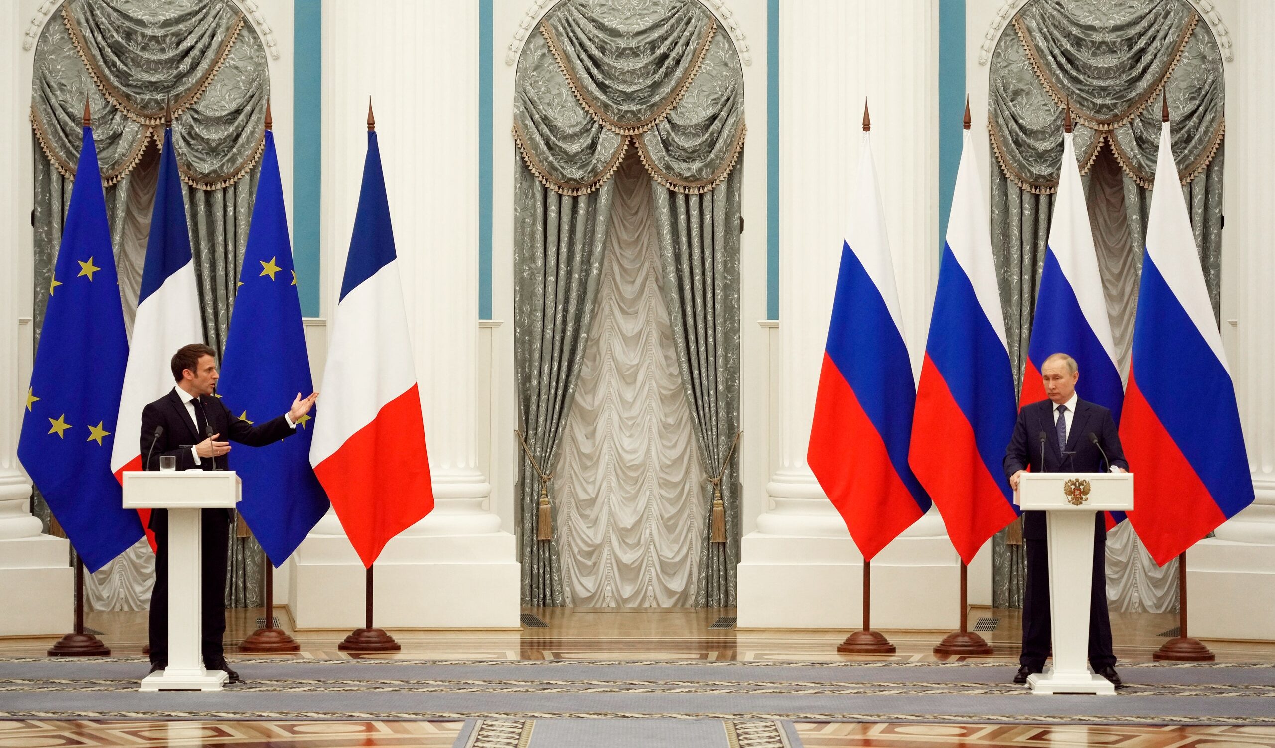 Tra Putin e Macron il 'dialogo separato' prosegue