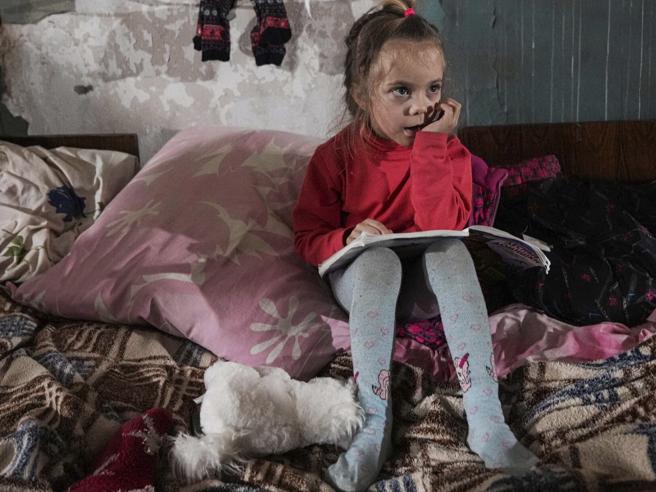 In Ucraina 5 milioni di bambini non vanno a scuola da un anno