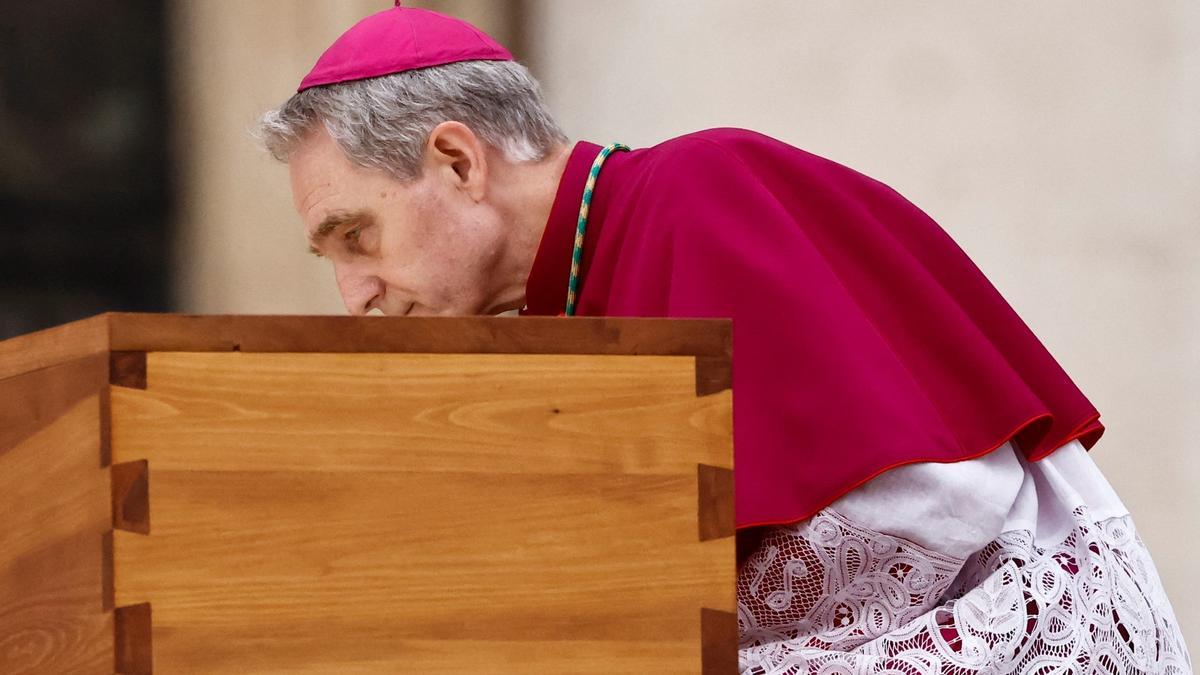 Morto Ratzinger da monsignor Georg Gaenswein partono gli strali verso Francesco