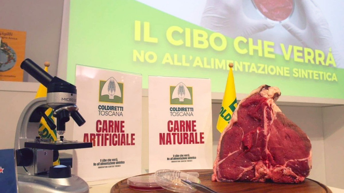 La Coldiretti attacca la Ue: "Dalla carne finta al semaforo sui cibi, le follie in arrivo nel 2023"