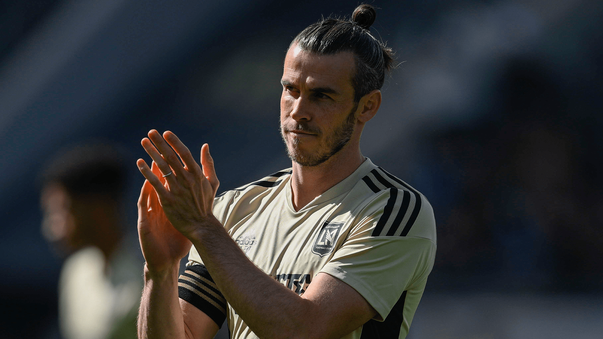 Gareth Bale dà l'addio al calcio, il gallese si ritira a soli 33 anni: ecco perché