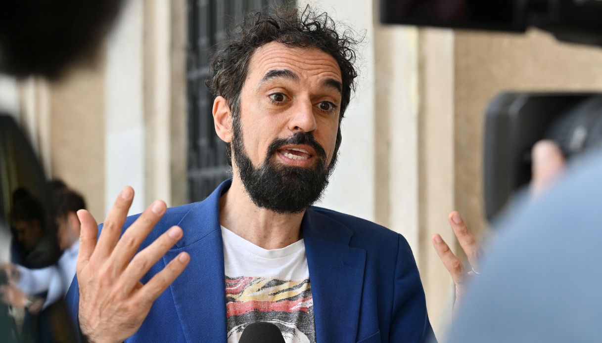 L'ex Iena e M5s Giarrusso entra nel Pd a sostegno di Bonaccini: scoppia la polemica L'ex Iena e M5s Giarrusso entra nel Pd a sostegno di Bonaccini: scoppia la polemica