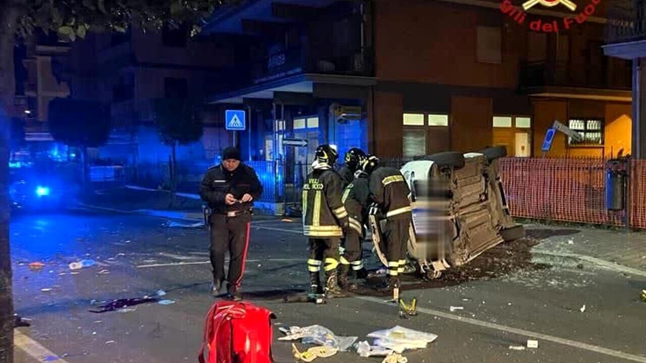 Cinque giovanissimi muoiono nella notte, ennesima strage sulle strade di Roma