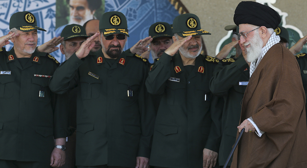 Ucciso davanti a casa sua l'ufficiale delle Guardie rivoluzionarie