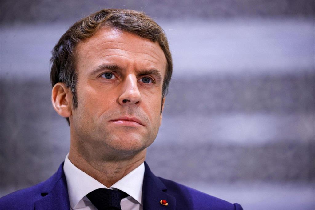 "Nulla è escluso in linea di principio", Macron possibilista sull'invio a Kiev di caccia bombardieri