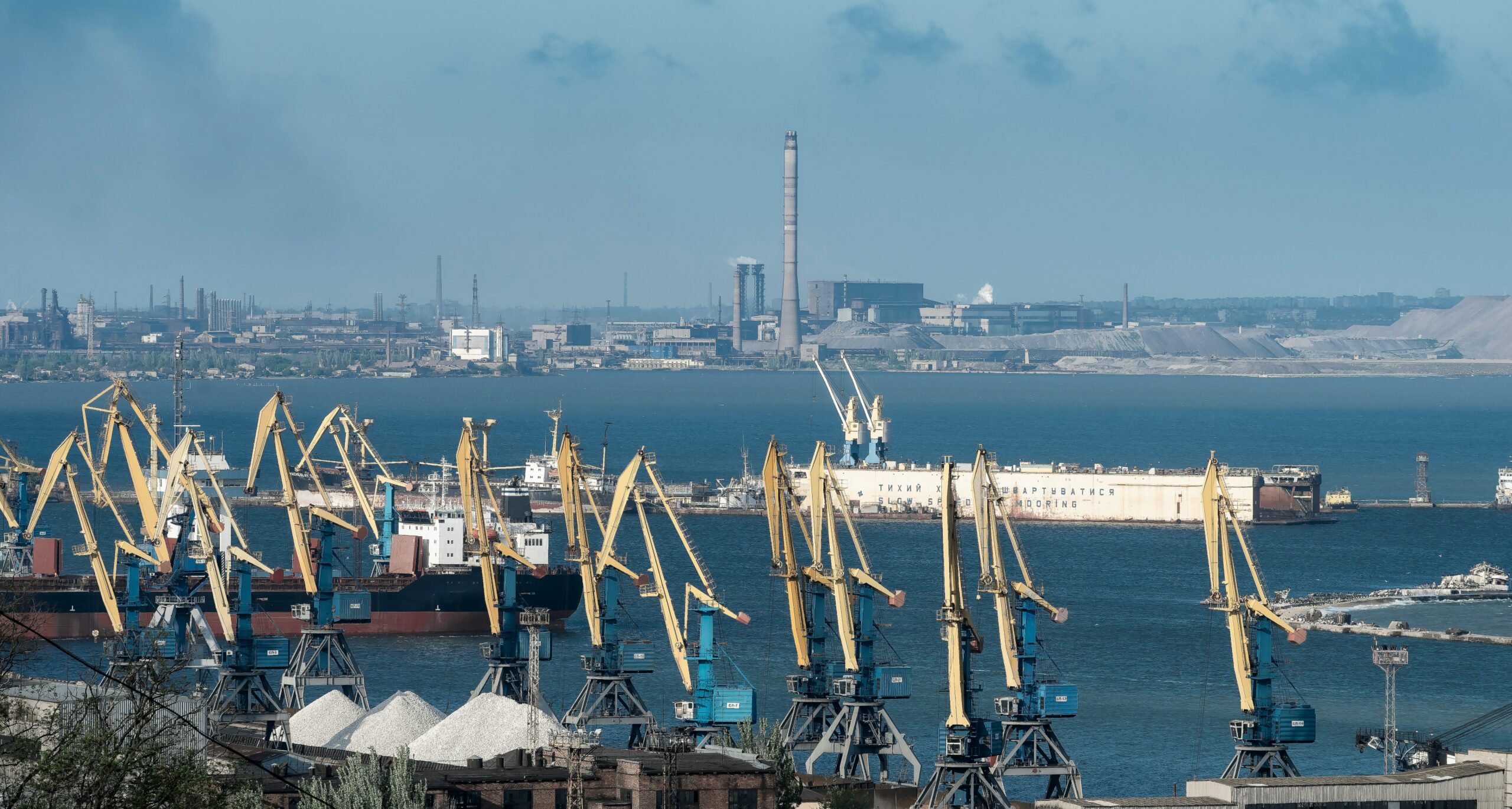 Continuano le manovre di Mosca in Crimea: il porto di Mariupol trasformato in base militare