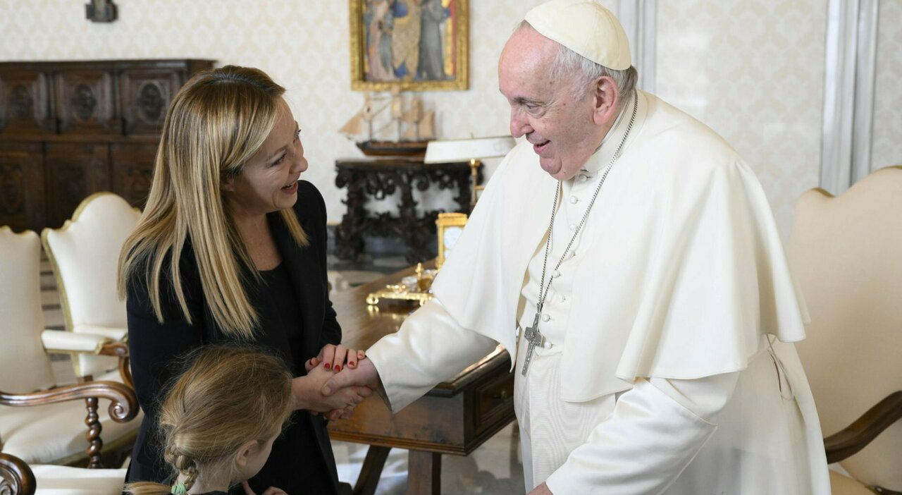 Giorgia Meloni incontra Papa Francesco in Vaticano: migranti e guerra al centro dei discorsi
