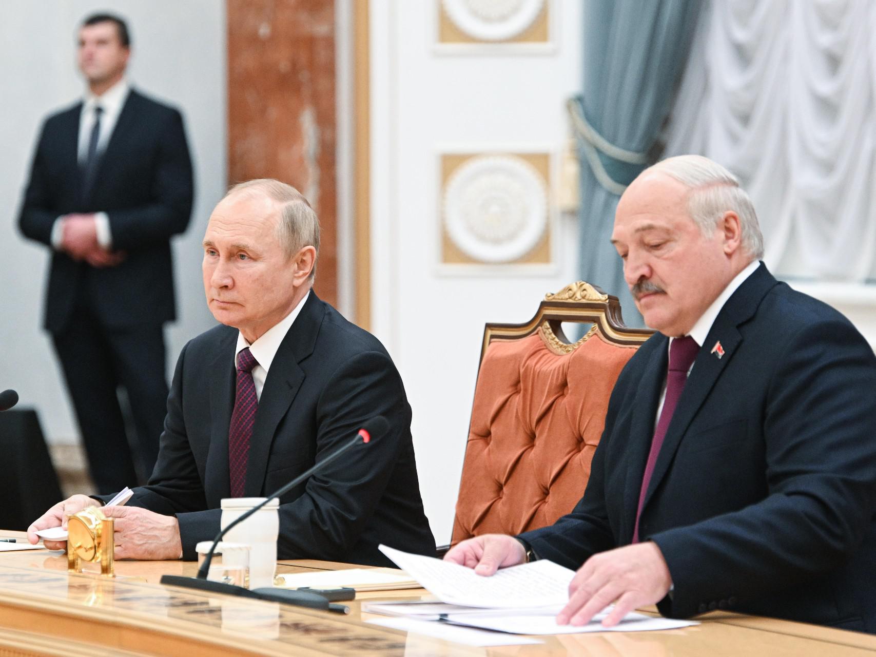 Kiev ipotizza che la Russia spinga Lukashenko a partecipare alla guerra in Ucraina