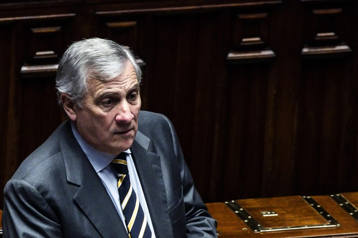 Tajani: "Bolsonaro non ha mai chiesto la cittadinanza italiana ma alcuni suoi familiari sì"
