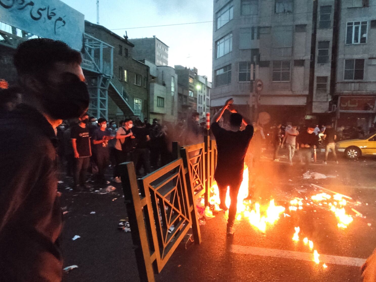 La Ue tira dritto: nuovo pacchetto di sanzioni contro chi guida in Iran la  repressione