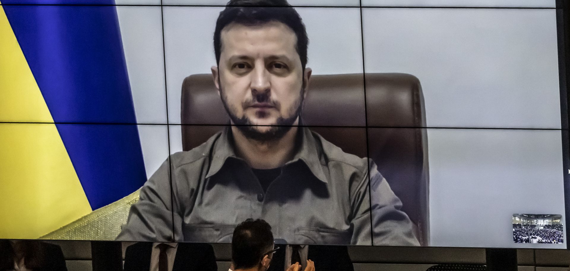 Zelensky a Sanremo, non solo Salvini: anche Cuperlo, Calenda e De Magistris critici sulla sua presenza...