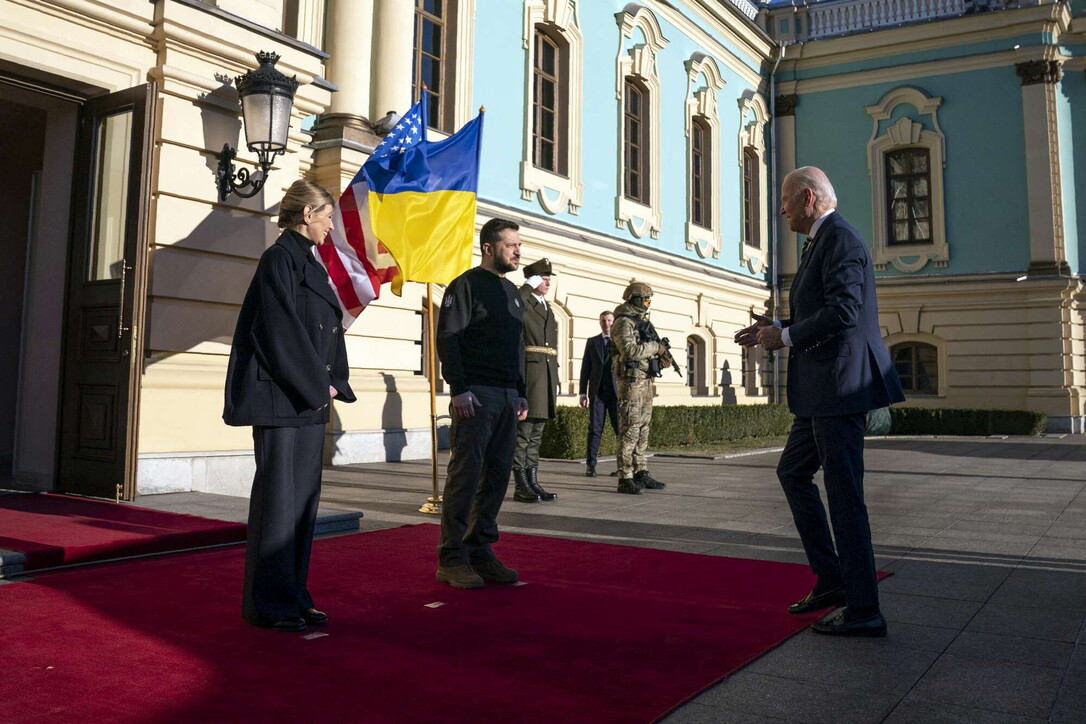Il presidente americano Biden in visita a Kiev: "Abbiamo unito le democrazie mondiali, 50 Paesi per l'Ucraina"