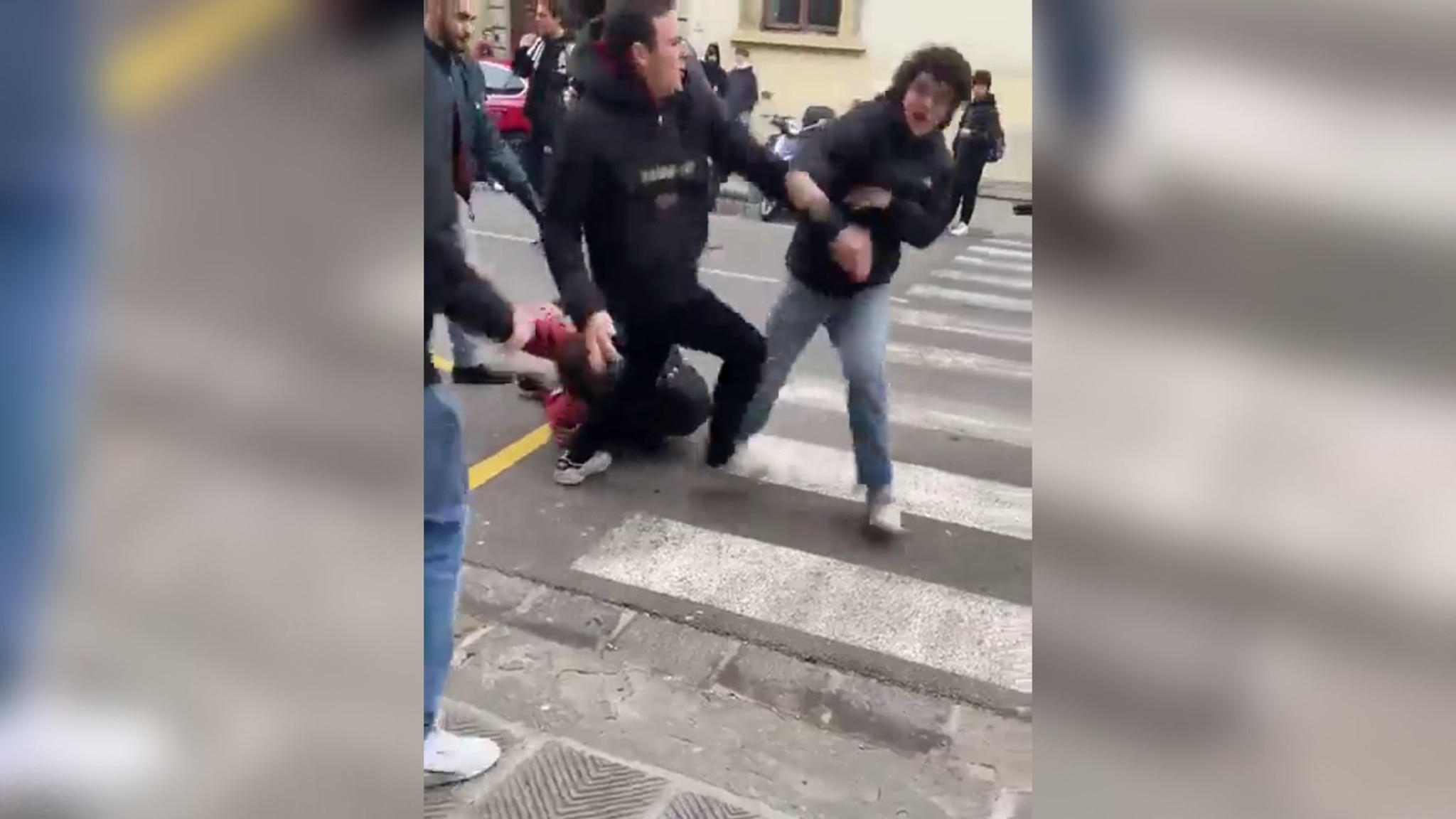 Aggressione fascista a Firenze, la procura apre un'indagine per violenza privata