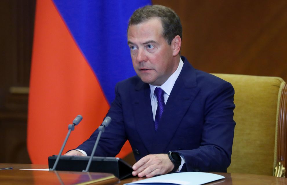 Medvedev dà del demente a Biden:  "Rischiamo la terza guerra mondiale per colpa sua"