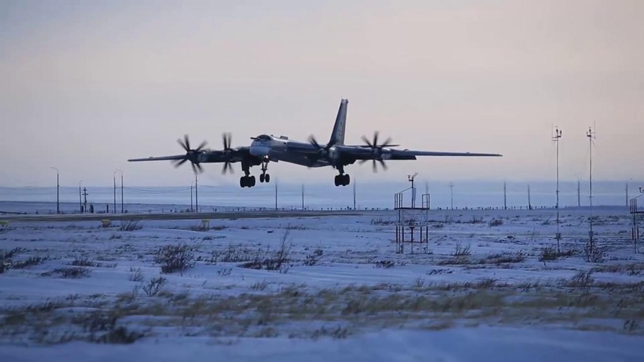 Putin invia un bombardiere nucleare vicino all'Alaska