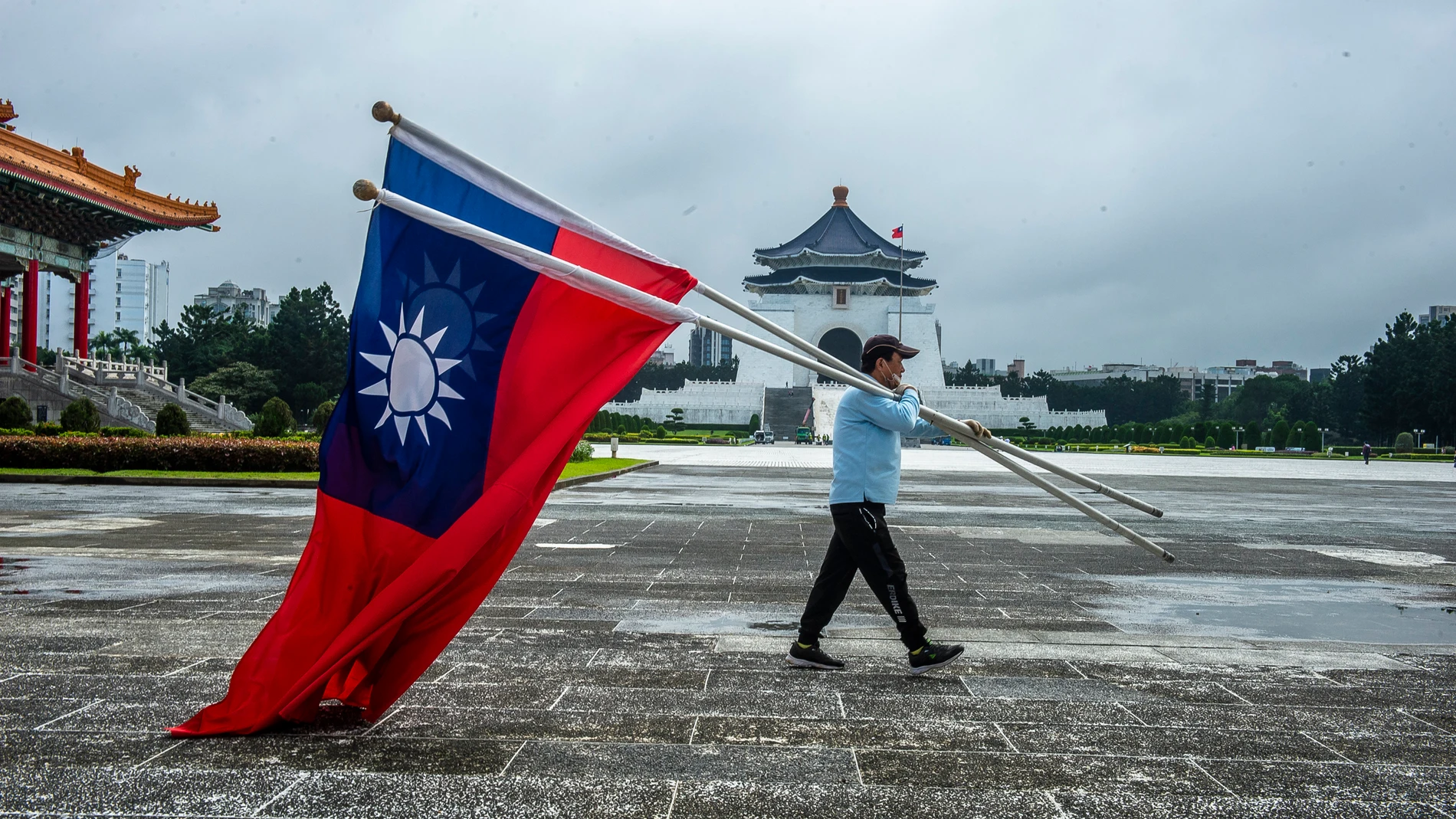 E' arrivato a Taiwan il principale funzionario del Pentagono e a Pechino non piace