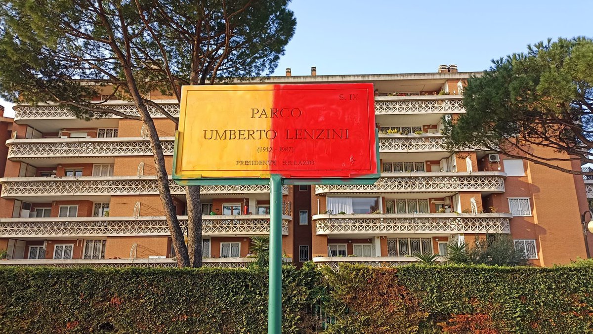 La targa del presidente della Lazio Lenzini imbrattata di giallorosso e poi spaccata: l'ira del sindaco Gualtieri