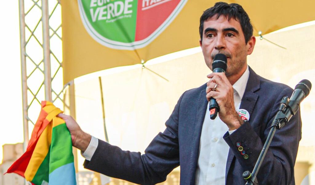 Fratoianni: "Spendere centinaia di miliardi per il riarmo è un suicidio per la Ue"