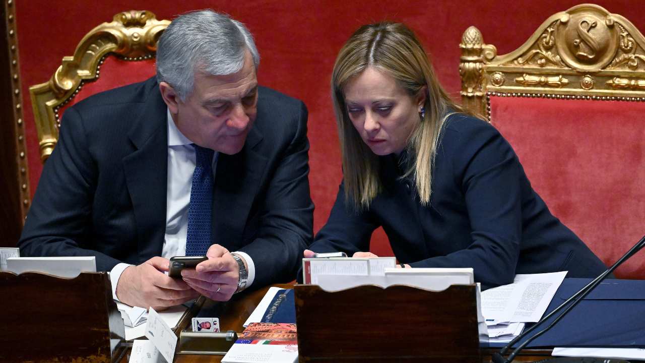 Migranti, Tajani ammette che per il governo Meloni la 'pacchia' è finita: "Ci hanno lasciati soli..."