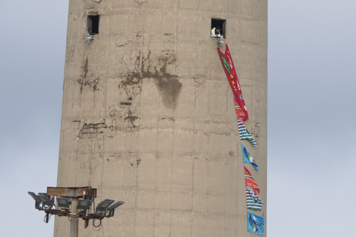Portovesme, operai su una ciminiera a 100 metri: "Non scendiamo senza risposte concrete"
