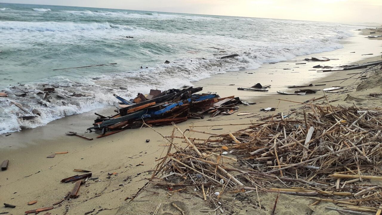 Strage di Cutro, il racconto del primo soccorritore: "Il mare era pieno di morti"