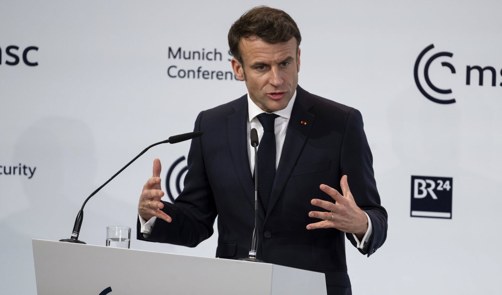 Macron esclude la partecipazione diretta della Francia alla guerra Ucraina