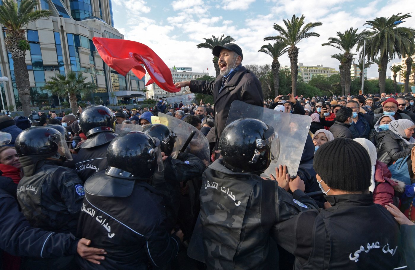 Tunisia: così muore una rivoluzione e fallisce uno Stato